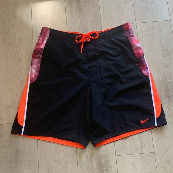 Nike- men’s size large swim trunks Black orange and plaid like new condi… - Picture 1 of 11